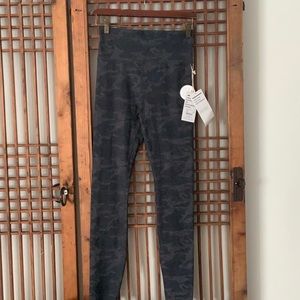 Vuori clean elevation legging